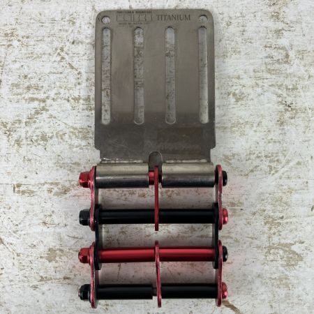 ЗЗ KNICKS チタンベルトループ チェーン金具付 TIT-15L シルバー×レッド×ブラック