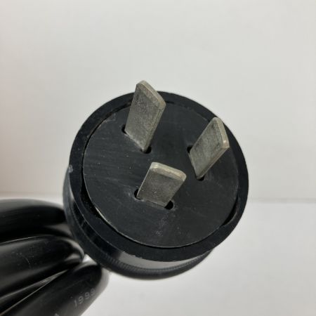 ЗЗ KISHIDEN 200v→100v 変圧器　ボルマスター Y-2000W オレンジ