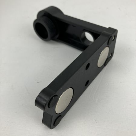 ЗЗ 新潟精機 グリーンレーザー 墨出し器 台座 ケース付 GMW-4 グリーン