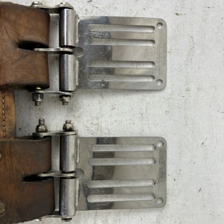 ЗЗ KNICKS 総ヌメ革使用3段腰袋 縁バリ チェーンタイプ ベルトループ・チェーン金具付 KNB-301DDX キャメル