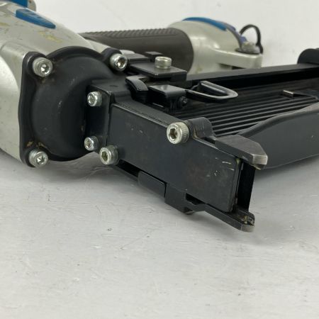 ЗЗ MAKITA マキタ 50mm 常圧 エアタッカ フローリング用エアタッカ ケース付 AT1150B ブルー