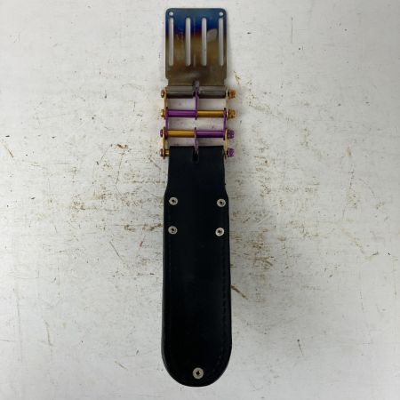 ЗЗ KNICKS 電工ナイフ・カッター2段ホルダー チタンベルトループ・アルミチェーン金具付 KB-112DX ブラック