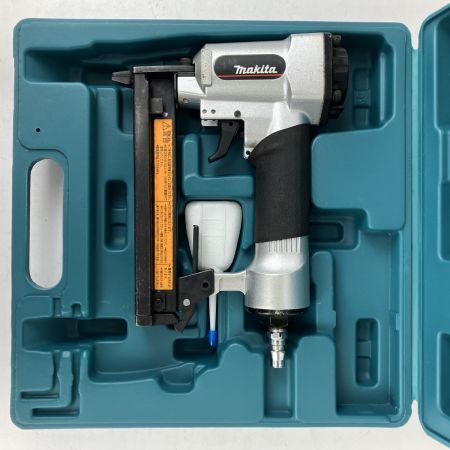 ЗЗ MAKITA マキタ 25mm 常圧 エアタッカ ケース付 AT425BZK シルバー