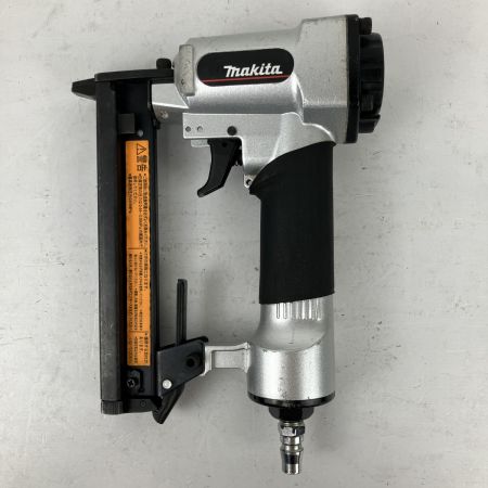 ЗЗ MAKITA マキタ 25mm 常圧 エアタッカ ケース付 AT425BZK シルバー