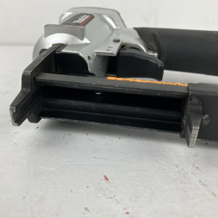 ЗЗ MAKITA マキタ 25mm 常圧 エアタッカ ケース付 AT425BZK シルバー