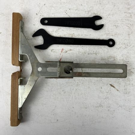 ЗЗ MAKITA マキタ 100v トリマ ガイド スパナ付 3707F ブルー