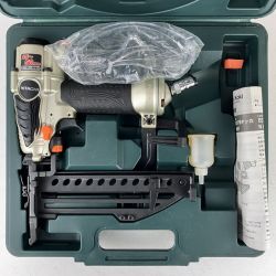 ЗЗ HITACHI 日立 50mm 常圧 フロアタッカ ケース付 N5004MF ライトグレー Cランク