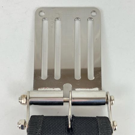 ЗЗ KNICKS タイトフィットシリーズ4Pホルダー SUSベルトループ付き TF-401PN ブラック