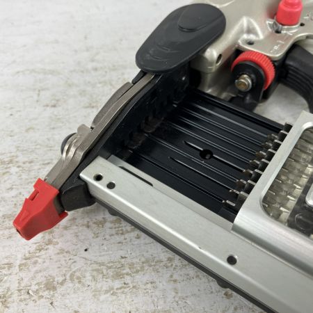 ЗЗ HITACHI 日立 55mm 常圧 ピン釘打機 取説 ケース付 NP55M グレー×ブラック