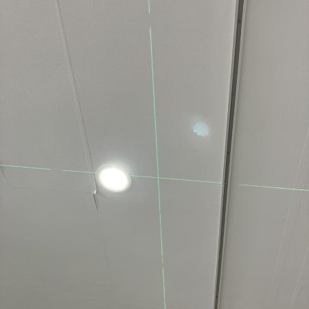 ЗЗ シンワ測定 グリーンレーザー ロボXline-E レーザー墨出し器 受光器 ケース付 ガラス面傷あり 71610 グリーン