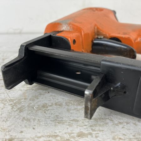 ЗЗ MAX マックス 22mm 常圧 エアネイラ エアタッカ TA-35A/1022J オレンジ