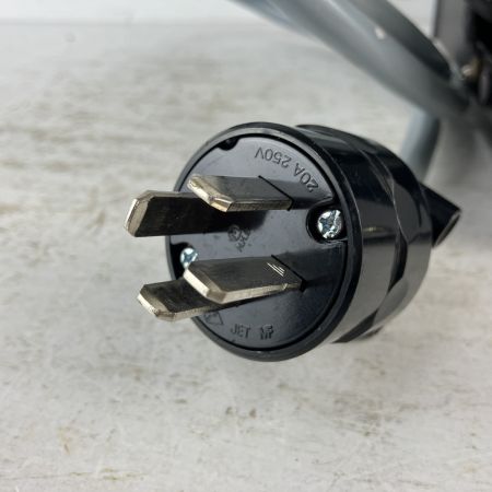 ЗЗ IKURA SEIKI CO.,LTD. 育良精機 200v/100v→100v/115v 変圧器 PT-30T グレー