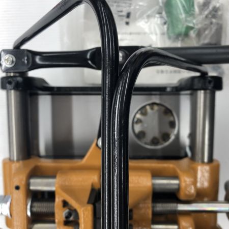 ДД IKURA SEIKI CO.,LTD. 育良精機 電線管ネジ切り機　マイコンミニミニ IS-CM36 オレンジ