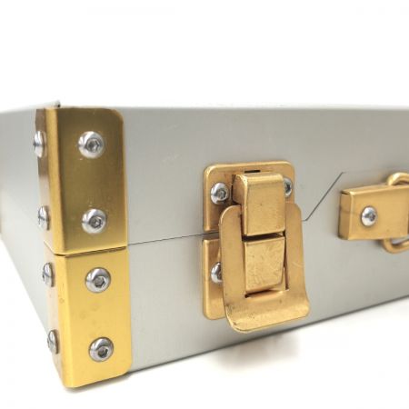 σσ Megabass メガバス タックルボックス アサイラムアイバンク