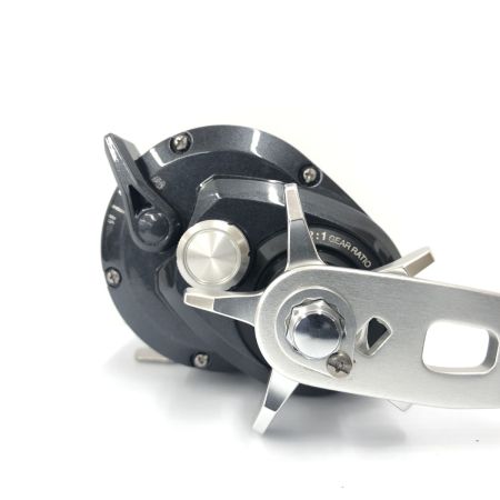 σσ SHIMANO シマノ  ベイトリール トリウム2000HG 美品 04220