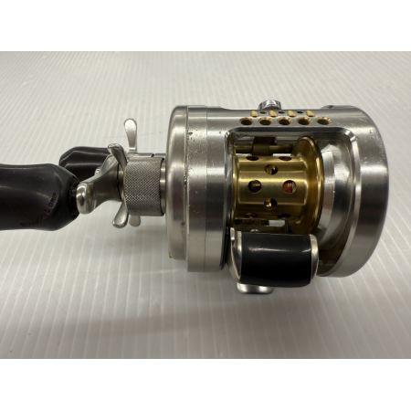 σσ SHIMANO シマノ 04カルカッタコンクエスト 101DC キズ有 程度B 01866