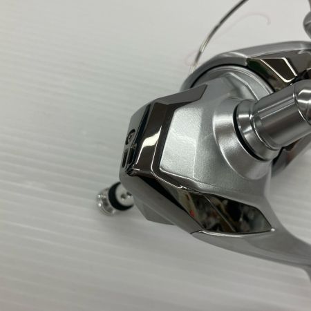 σσ SHIMANO シマノ スピニングリール  23ストラディック 3000MHG ハンドルノブゴメクサス/リールスタンド付き 045874