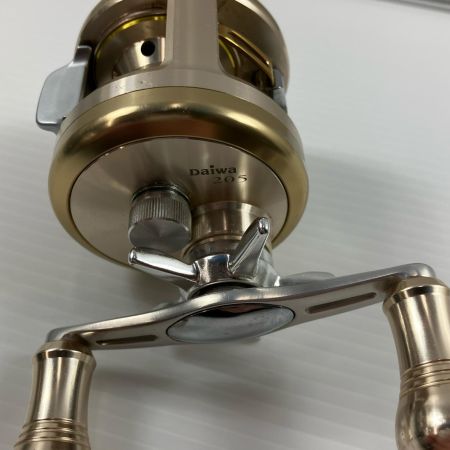 σσ DAIWA ダイワ ベイトリール ミリオネア CV-Z 205 