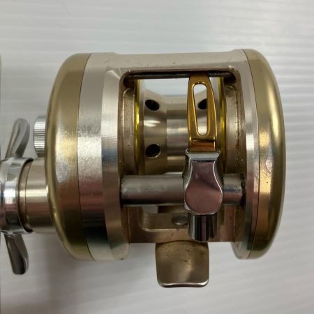 σσ DAIWA ダイワ ベイトリール ミリオネア CV-Z 205 