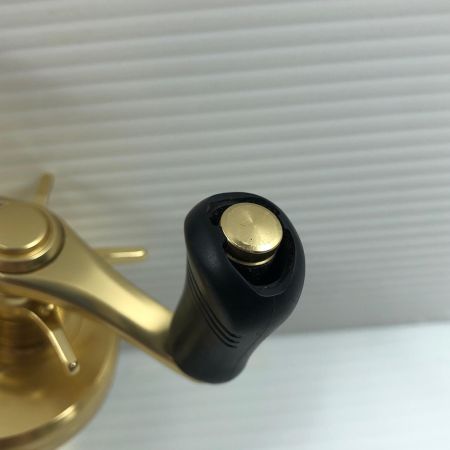 SHIMANO シマノ ベイトリール  14カルカッタコンクエスト 200 キズ有 03204
