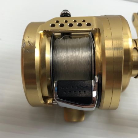 σσ SHIMANO シマノ ベイトリール  14カルカッタコンクエスト 200 キズ有 03204