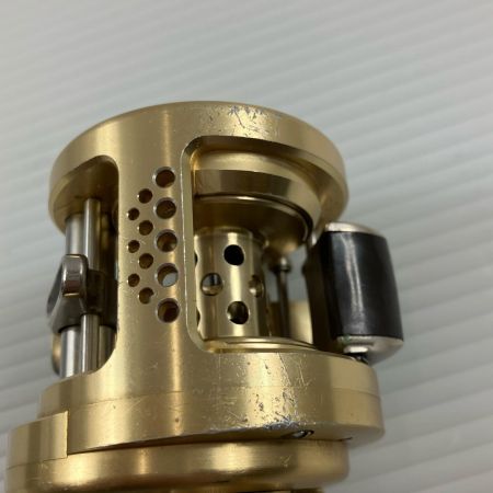 σσ SHIMANO シマノ ベイトリール カルカッタコンクエスト 101 RH443