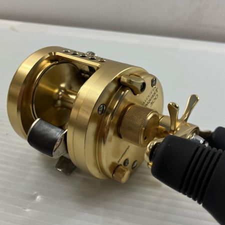 σσ SHIMANO シマノ ベイトリールカルカッタコンクエスト 300 RH445 シャリ音/ハンドルガタ有り 01573