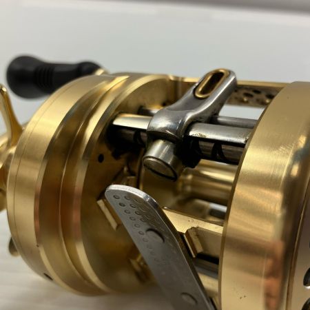 σσ SHIMANO シマノ ベイトリールカルカッタコンクエスト 300 RH445 シャリ音/ハンドルガタ有り 01573