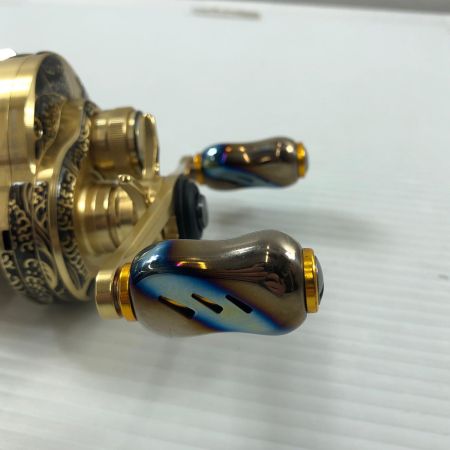 σσ SHIMANO シマノ ベイトリール 22カルカッタコンクエスト 200XG ゴメクサスハンドルノブ/カスタムステッカー 044402
