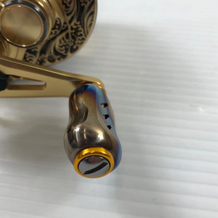 σσ SHIMANO シマノ ベイトリール 22カルカッタコンクエスト 200XG ゴメクサスハンドルノブ/カスタムステッカー 044402