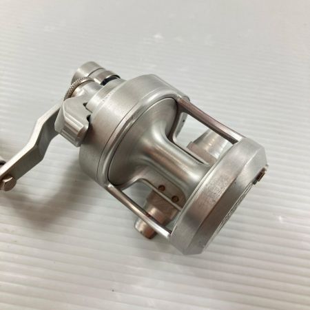 σσ  両軸リール ACCURATE BOSS FURY 400 キズ有 00655
