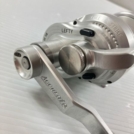 σσ  両軸リール ACCURATE BOSS FURY 400 キズ有 00655