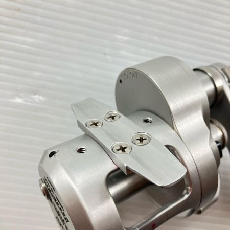 σσ  両軸リール ACCURATE BOSS FURY 400 キズ有 00655