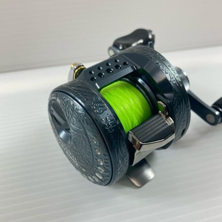 SHIMANO シマノ ベイトリール 24カルカッタコンクエスト シャローエディション 30HG グルーミングデカール加工 046734