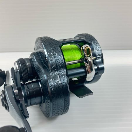 SHIMANO シマノ ベイトリール 24カルカッタコンクエスト シャローエディション 30HG グルーミングデカール加工 046734