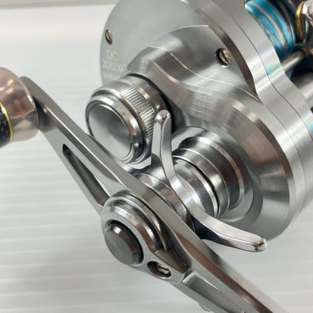 SHIMANO シマノ ベイトリール 26カルカッタコンクエストDC200XG バサートハンドル 048752