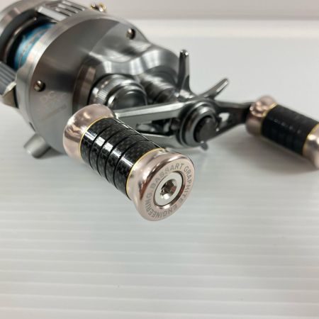 SHIMANO シマノ ベイトリール 26カルカッタコンクエストDC200XG バサートハンドル 048752