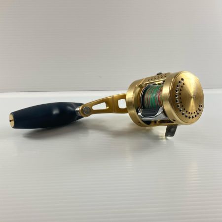 SHIMANO シマノ 片軸リール 18カルカッタコンクエスト 401 キズ有 箱付 03866