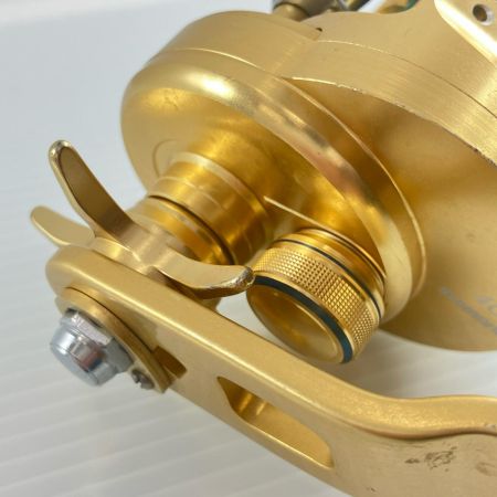 SHIMANO シマノ 片軸リール 18カルカッタコンクエスト 401 キズ有 箱付 03866