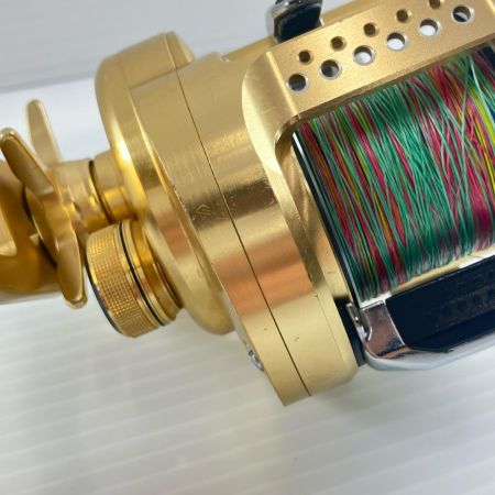 SHIMANO シマノ 片軸リール 18カルカッタコンクエスト 401 キズ有 箱付 03866