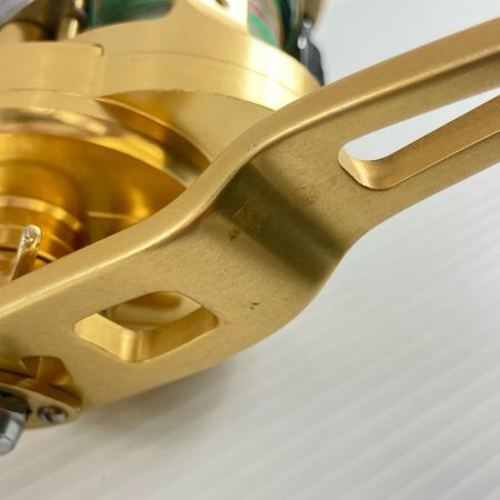SHIMANO シマノ 片軸リール 18カルカッタコンクエスト 401 キズ有 箱付 03866
