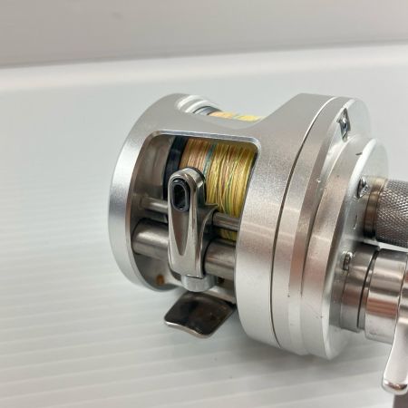 SHIMANO シマノ ベイトリール 11オシアカルカッタ 201HG キズ有 箱付 02779
