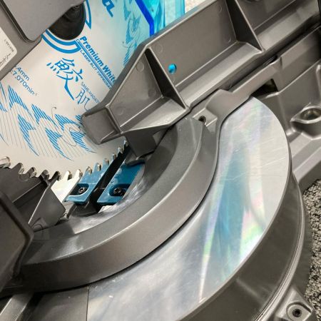 MAKITA マキタ 充電式スライド丸のこ LS005G グリーン 216mm 40Vmax 本体のみ