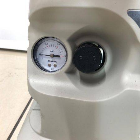 MAKITA マキタ エアコンプレッサー AC700