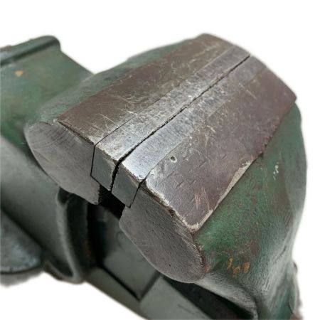 N.B.K 万力100