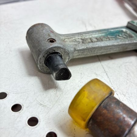 NEGUROSU 軽量間柱穴あけ 本体のみ キズ・ハガレ有 MAK-BR オレンジ