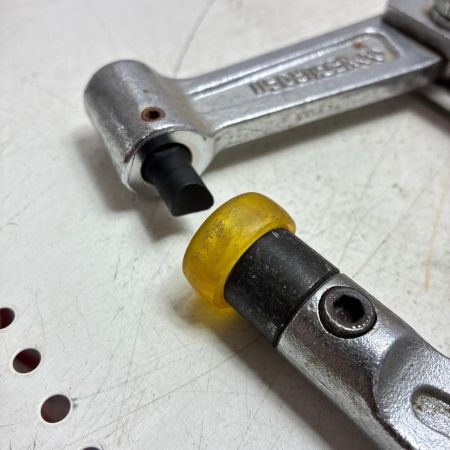 NEGUROSU 軽量間柱穴あけ 本体のみ キズ・ハガレ有 MAK-BR オレンジ