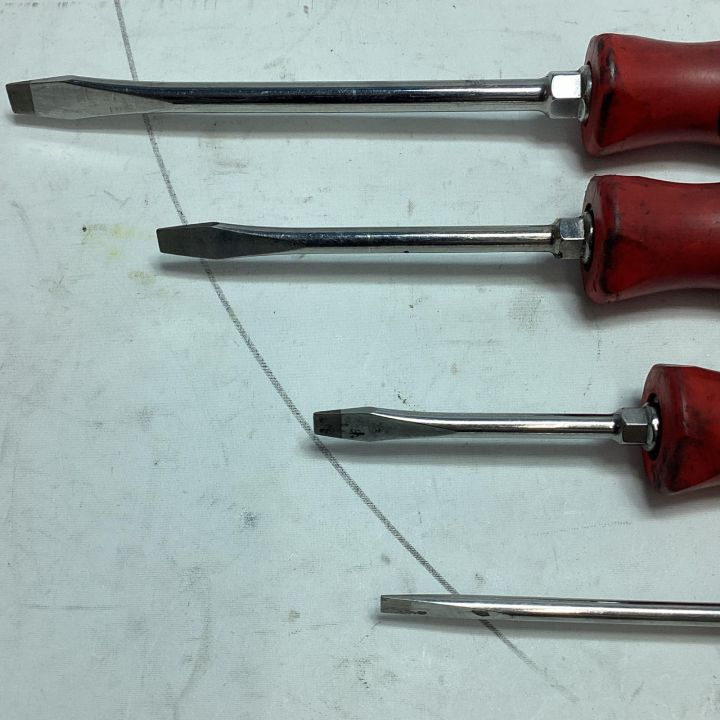 Snap-on SGD2B SGD4B SGD6B SGD8B マイナスドライバー4本セット【野田愛宕店】【店頭取引限定】【中古】管理番号：ITDFI5DH6E8W Snap-on スナップオン 工具 マイナスドライバーセット SGD306B/SGD2B
