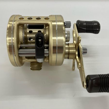 SHIMANO シマノ ベイトリール カルカッタ 201XT 本体のみ