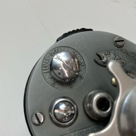 フルーガー リール ベイトリール  ｼｭｰﾌﾟﾘｰﾑ ｼﾞｬﾝﾋﾟﾝｸﾞﾊﾞｽ